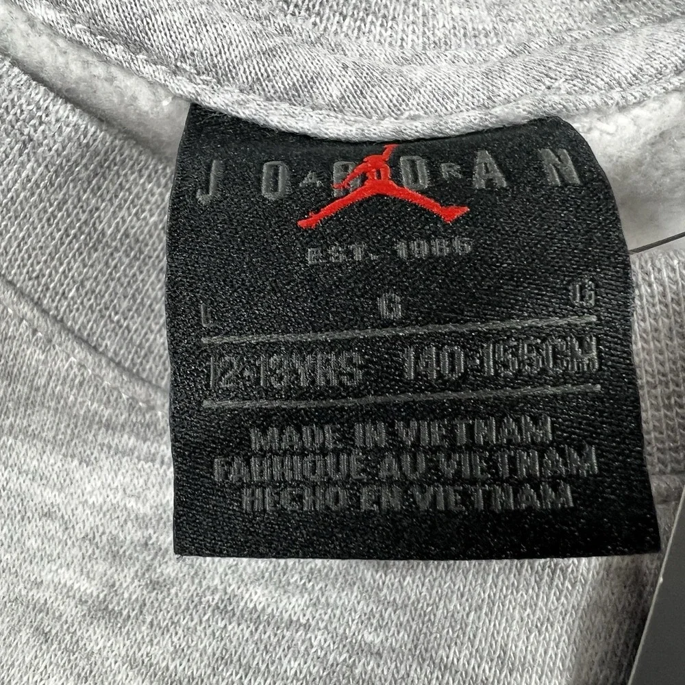 Youth Nike Jordan Logo Girls Large Light‎ Gray Crewneck Sweatshirt NWT. MSRP $50